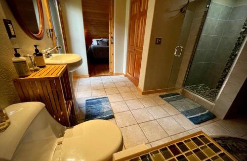 Columbia Falls Hotel | Moss Mountain Inn
