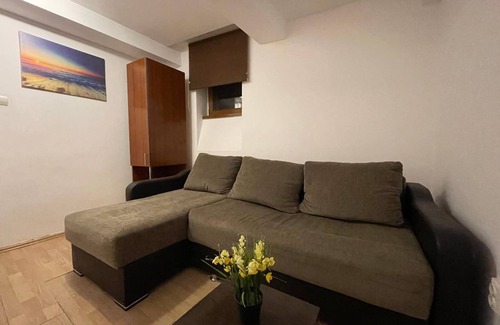 Bucharest Apartment | MossApartments 6 Rooms Retreat near City Center