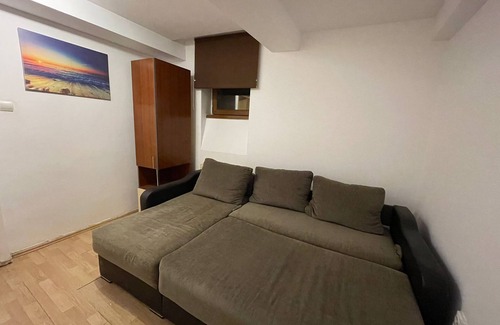 Bucharest Apartment | MossApartments 6 Rooms Retreat near City Center