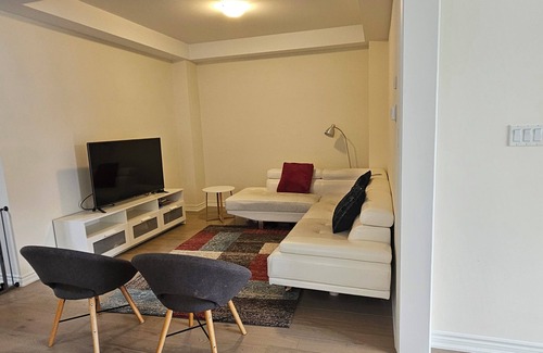 York Regional Municipality House | Most affordable room in the area with great amenities