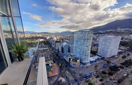Financial District Apartment | Most Beautiful View of Quitoapart 23dos
