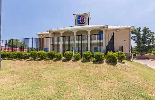 Azle Hotel | Motel 6-Azle, TX