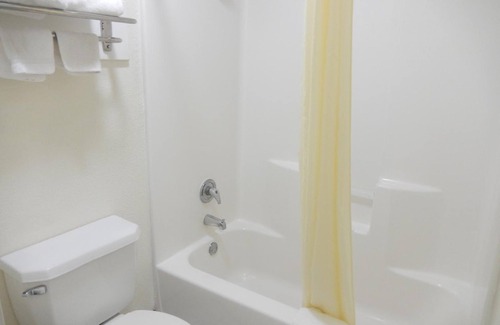 Azle Hotel | Motel 6 Azle, TX