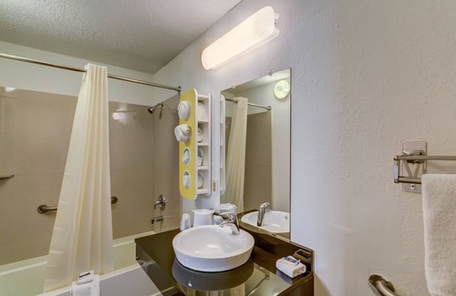 Berea Hotel | Motel 6 Berea, KY