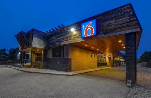Brooks Hotel | Motel 6 Brooks AB