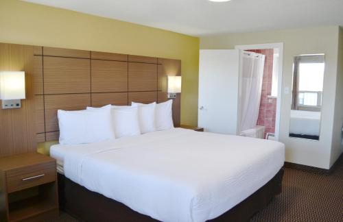 Campbellford Hotel | Motel 6 Campbellford, ON
