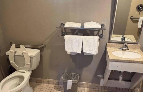 Cedar Rapids - Iowa City Hotel | Motel 6 Cedar Rapids, IA