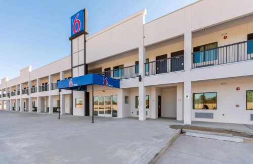 Channelview Hotel | Motel 6-Channelview, TX