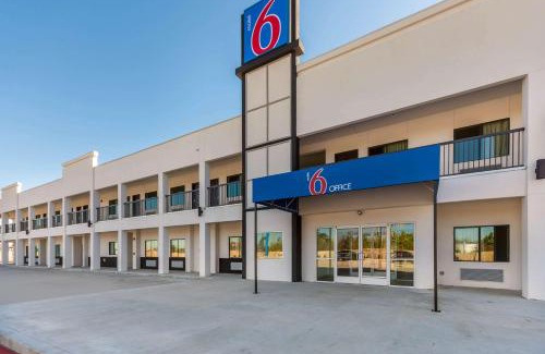 Channelview Hotel | Motel 6-Channelview, TX