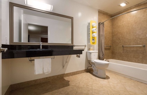 Claremont Hotel | Motel 6 Claremont, CA