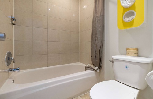 Claremont Hotel | Motel 6 Claremont, CA