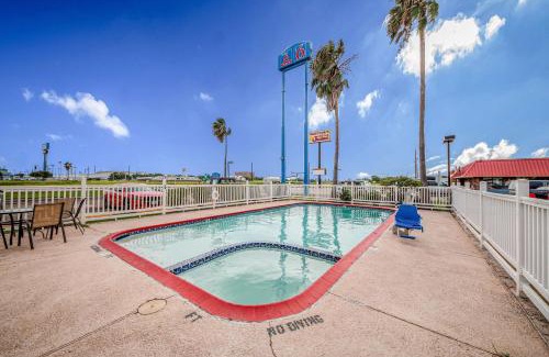 Northwest Corpus Christi Hotel | Motel 6-Corpus Christi, TX