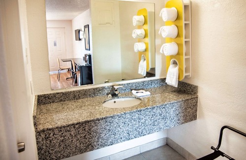 Corsicana Hotel | Motel 6 Corsicana, TX