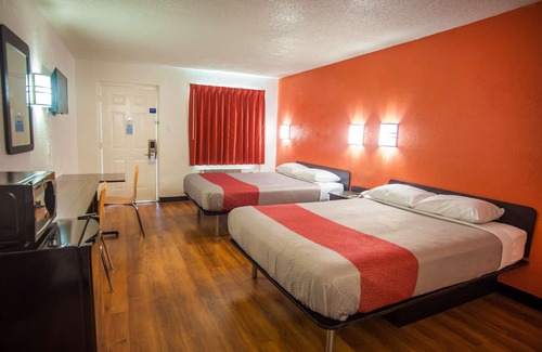 Corsicana Hotel | Motel 6 Corsicana, TX