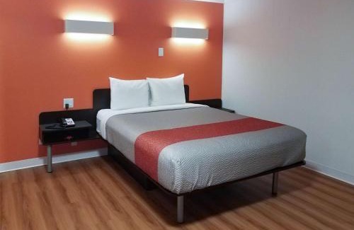 East Kootenay Hotel | Motel 6-Cranbrook, BC