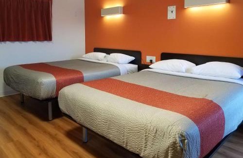 East Kootenay Hotel | Motel 6-Cranbrook, BC