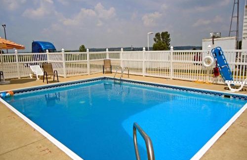 Dale Hotel | Motel 6 Dale, Indiana Near Holiday World and Splashing safari Santa Claus On I 64 Highway