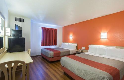 Dale Hotel | Motel 6 Dale, Indiana Near Holiday World and Splashing safari Santa Claus On I 64 Highway
