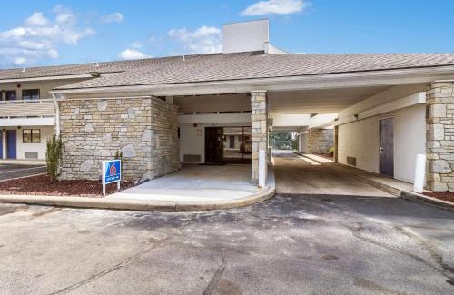 Dayton Hotel | Motel 6-Dayton, OH - Englewood