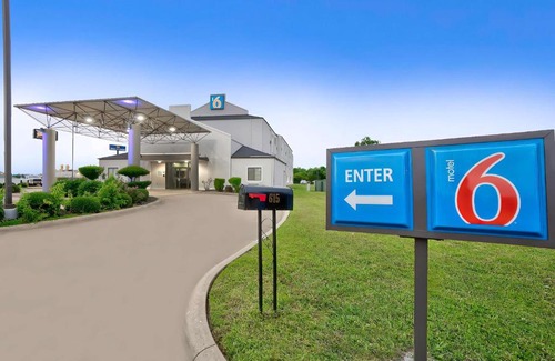 Denison Hotel | Motel 6-Denison, TX
