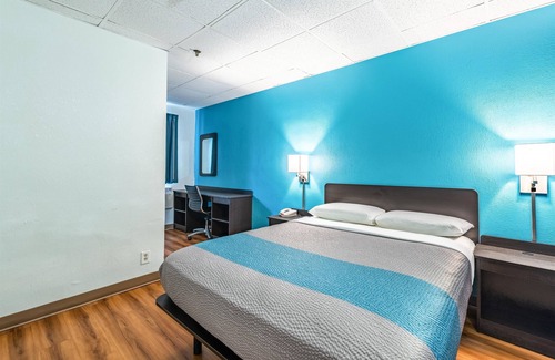 Elmsford Hotel | Motel 6 Elmsford, NY - White Plains