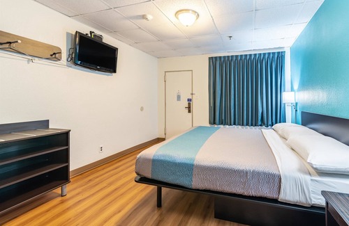 Elmsford Hotel | Motel 6 Elmsford, NY - White Plains