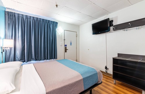 Elmsford Hotel | Motel 6 Elmsford, NY - White Plains