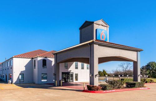 Ennis Hotel | Motel 6-Ennis, TX