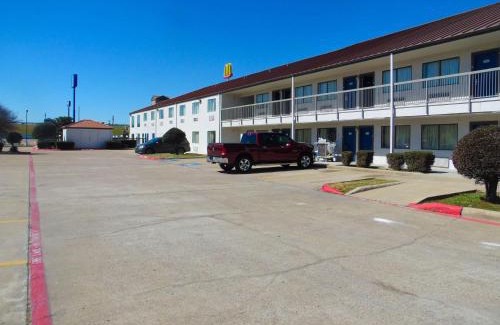 Ennis Hotel | Motel 6-Ennis, TX