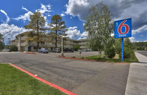 Woodlands Village Hotel | Motel 6-Flagstaff, AZ - West - Woodland Village