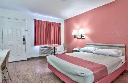 Woodlands Village Hotel | Motel 6-Flagstaff, AZ - West - Woodland Village