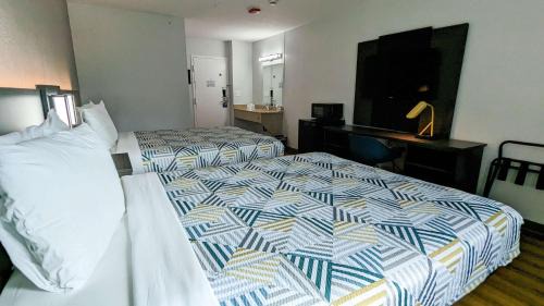 Framingham Hotel | Motel 6-Framingham, MA - Boston West
