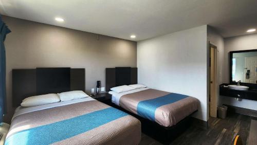 Galveston Hotel | Motel 6-Galveston, TX
