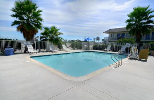 Galveston Hotel | Motel 6-Galveston, TX
