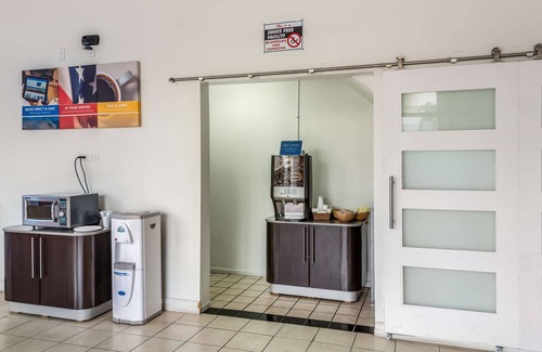 Harbor Hotel | Motel 6 Gardena, CA - South