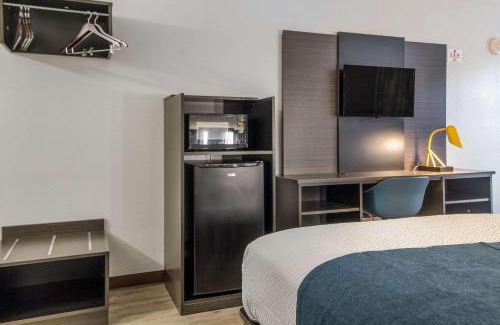 Groves Hotel | Motel 6 Groves, Tx
