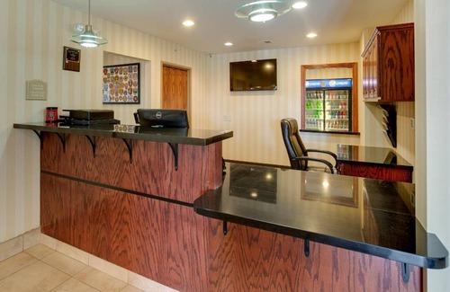Clintonville House | Motel ∙ 6 guests