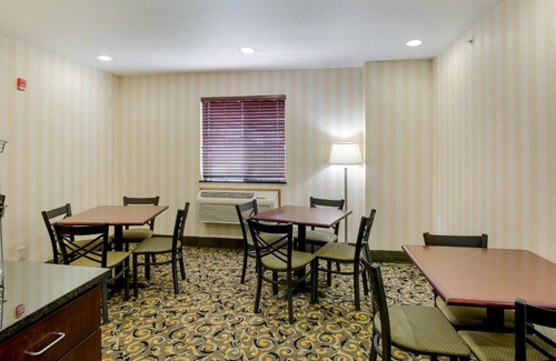 Clintonville House | Motel ∙ 6 guests