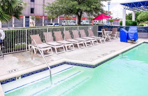 Westchase Hotel | Motel 6 Houston, TX
