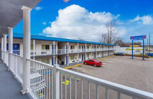 Huntington Hotel | Motel 6-Huntington, WV