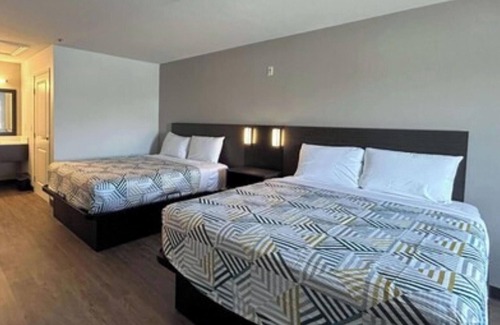 Lake Elsinore Hotel | Motel 6 Lake Elsinore, CA