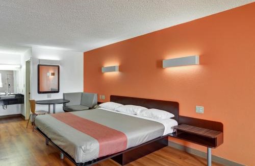 Lindale Hotel | Motel 6-Lindale, TX