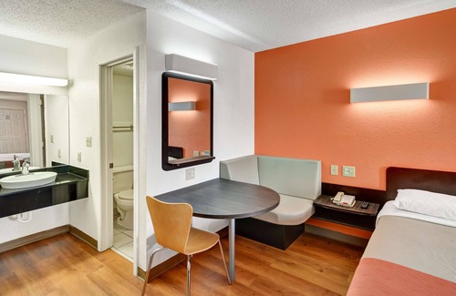 Lindale Hotel | Motel 6 Lindale, TX