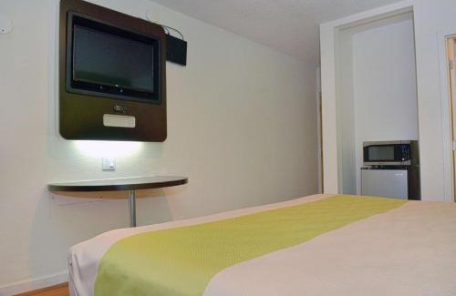 Modesto Hotel | Motel 6-Modesto, CA - Downtown