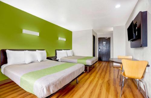 Moriarty Hotel | Motel 6-Moriarty, NM