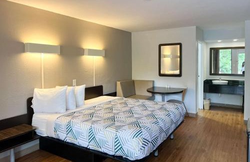 Newnan Hotel | Motel 6-Newnan, GA