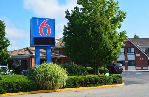 Newport Hotel | Motel 6-Newport, RI