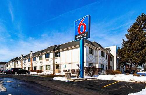 Palatine Hotel | Motel 6-Palatine, IL - Chicago Northwest
