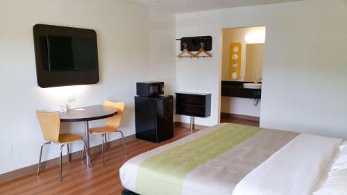 Palestine Hotel | Motel 6-Palestine, TX