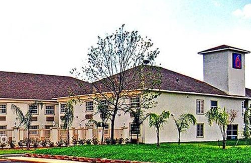 Pasadena Hotel | Motel 6-Pasadena, TX